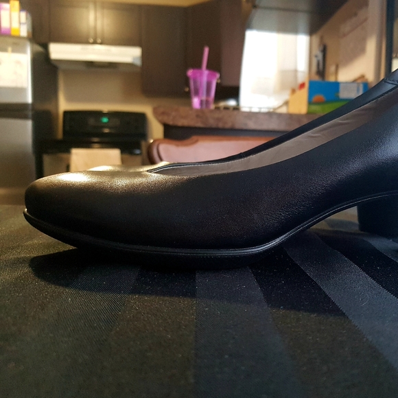 Ecco size 40 (size 9) black sculptured 45 pumps - Picture 2 of 8